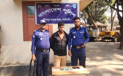 নরসিংদীতে জাল নোটের বান্ডিলসহ যুবক আটক