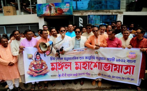 হনুমান জয়ন্তী অনুষ্ঠানের মঙ্গলশোভাযাত্রা উদ্বোধনকালে মেয়র ডা. শাহাদাত হোসেন