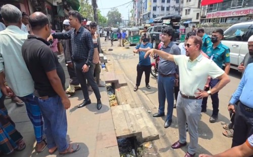 স্টেশন রোডে অবৈধ দখল বন্ধে কঠোর হুশিয়ারি দিলেন মেয়র শাহাদাত