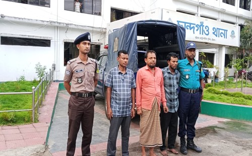 চান্দগাঁওয়ে খামারে ডাকাতি: সিএমপি’র অভিযানে গ্রেপ্তার ৩