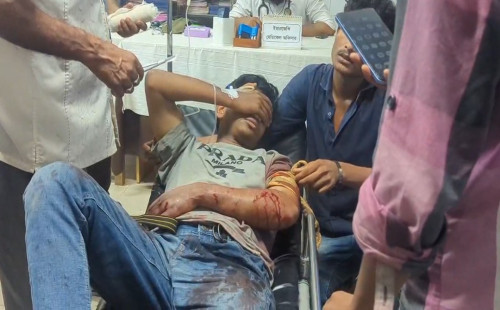 লোহাগাড়ায় সন্ত্রাসীদের গুলিতে আহত টমটম চালক