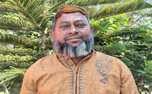 অসহায় পরিবারের পাশে দাঁড়াতে গিয়ে বিপাকে যুবদল নেতা